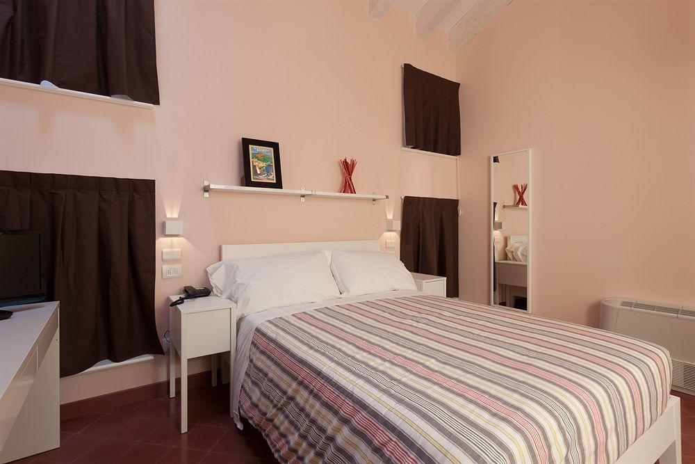 Hotel Forlanini 52 Parma Buitenkant foto