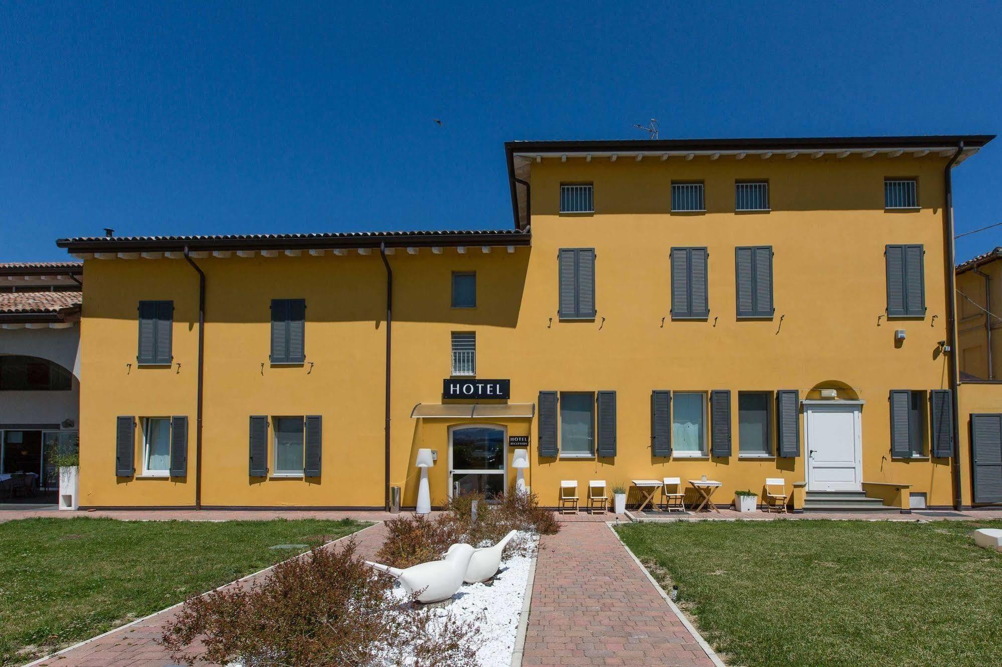 Hotel Forlanini 52 Parma Buitenkant foto