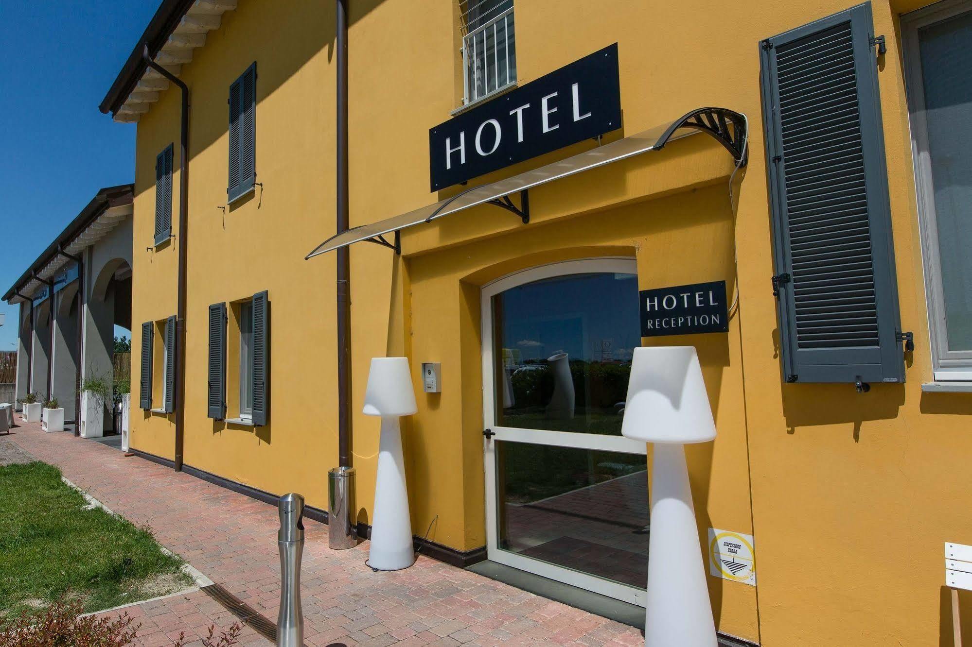 Hotel Forlanini 52 Parma Buitenkant foto